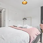 Lotus Haus - Wellington Homes - With Off Road Parking