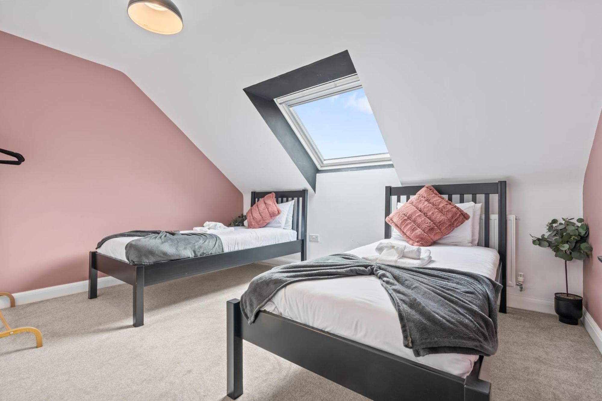 Lotus Haus - Wellington Homes - With Off Road Parking * Birmingham
