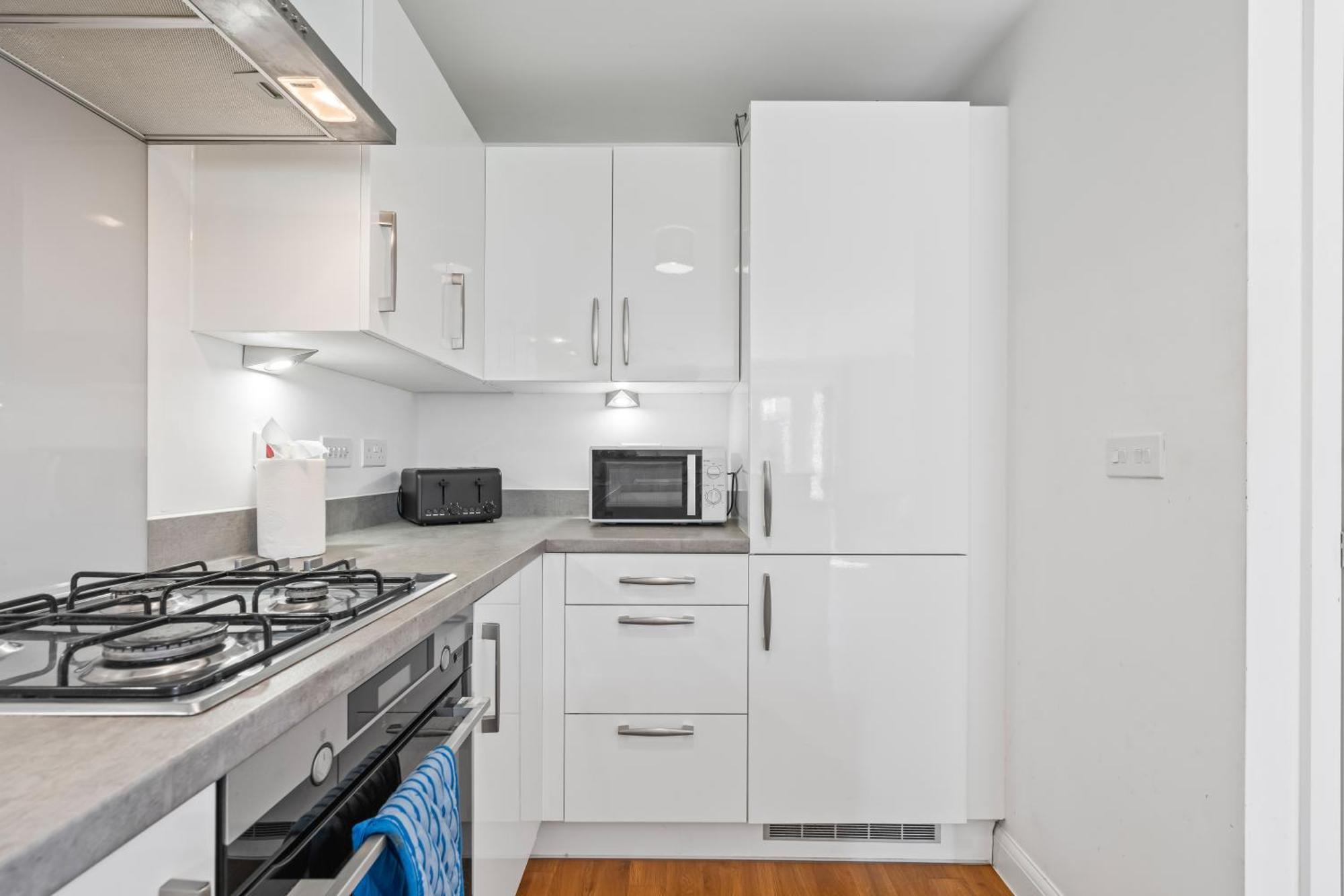 Lotus Haus - Wellington Homes - With Off Road Parking Holiday home *